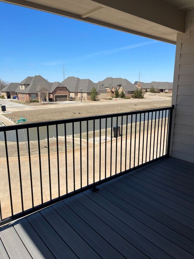 Building Photo - *Fully Furnished* 4 bedroom, 2.5 bathroom, 2 car garage Gated Neighborhood