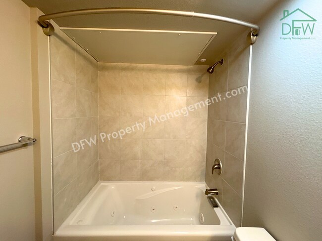 Building Photo - For Lease: Modern 1BR Oasis in the Heart of Dallas