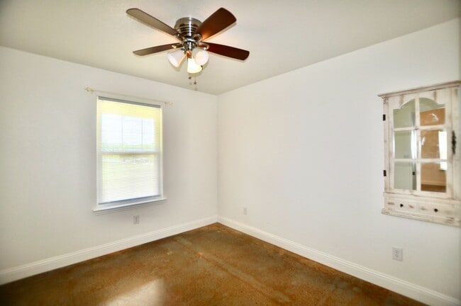 Building Photo - FOR LEASE! Enjoy Quiet Country Living in this Cute 2 BR - 1 BA Brick Home on 1 Acre in Millsap ISD.