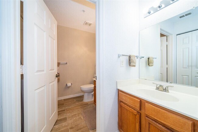 Building Photo - 2600 Lodi Cir
