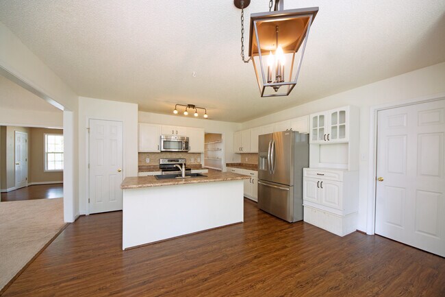 Building Photo - 1112 Huff Dr