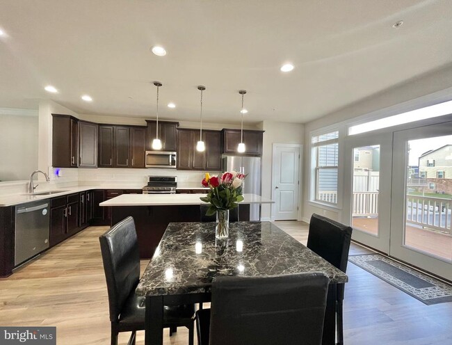 Building Photo - 8608 Shady Pines Dr