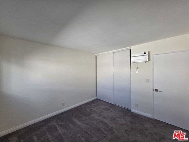 Building Photo - 517 N Francisca Ave