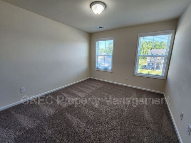 Building Photo - 260 Hyrne Dr