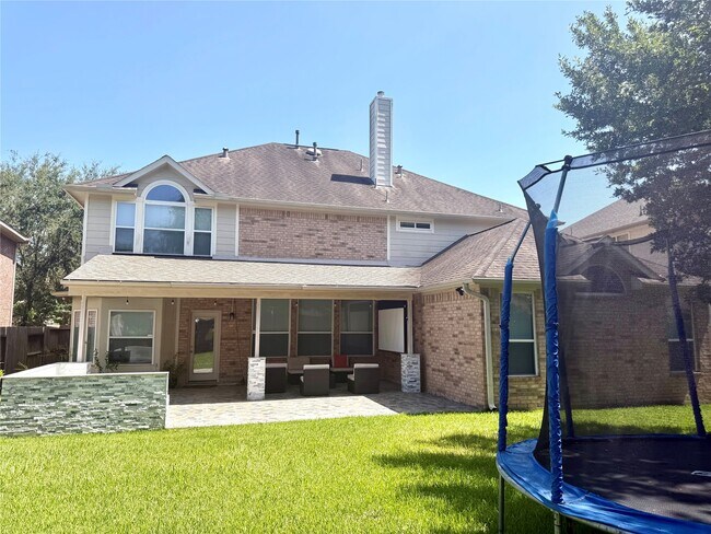 Building Photo - 6839 Emerson Ln
