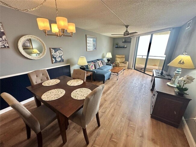 Building Photo - 6009 Sea Ranch Dr