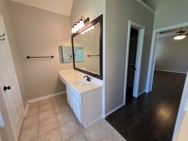 Building Photo - 536 Mannington Ln