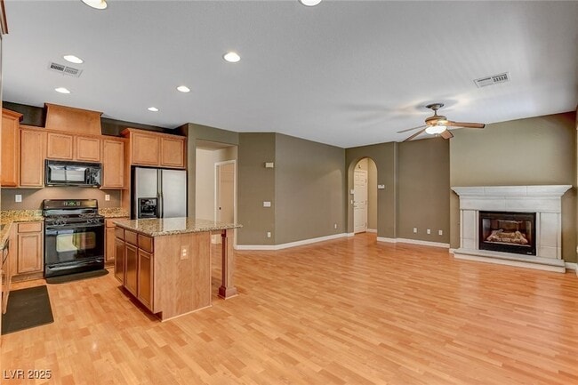Building Photo - 1005 Roaring River Ave