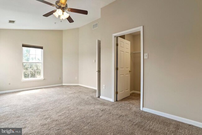 Building Photo - 8818 Papillon Dr