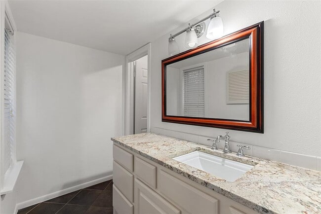 Building Photo - 735 Patterson Ave