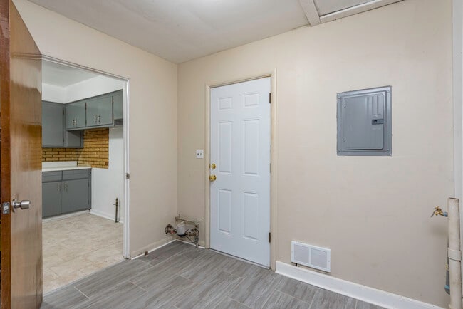 Building Photo - 922 Landon Ave