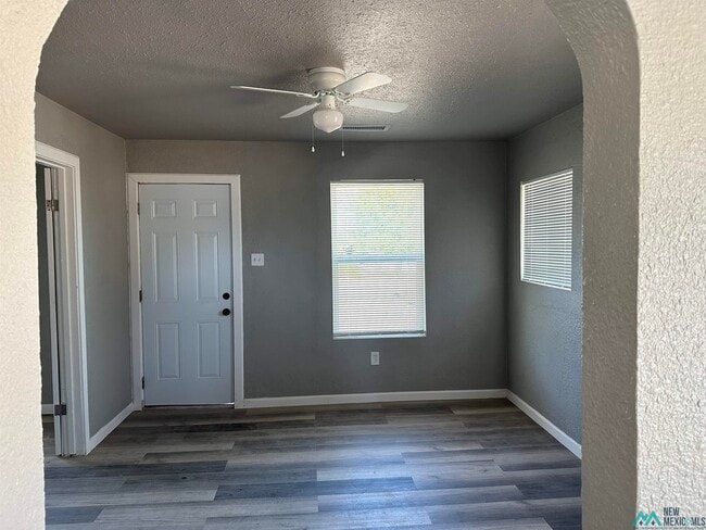 Building Photo - 1009 S Lea Ave