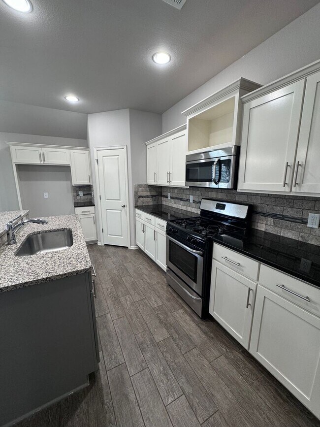 Building Photo - Lovely Southern Reserve 3 Bed 2 Bath - Jen...
