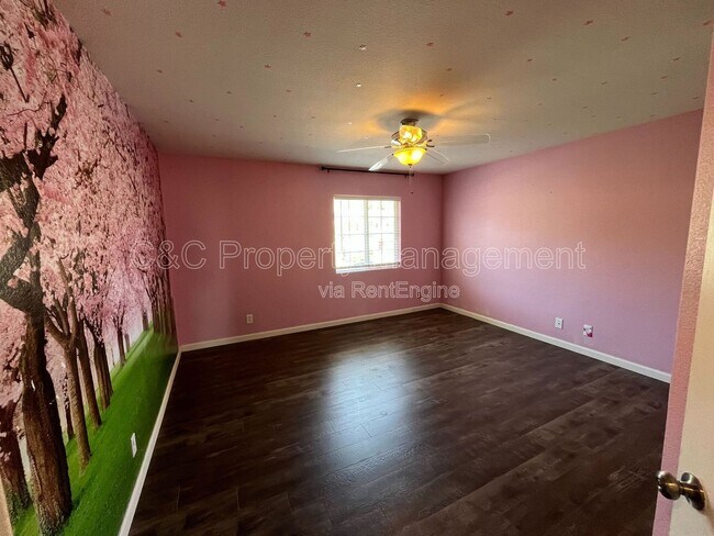 Building Photo - 23306 Daisy Dr