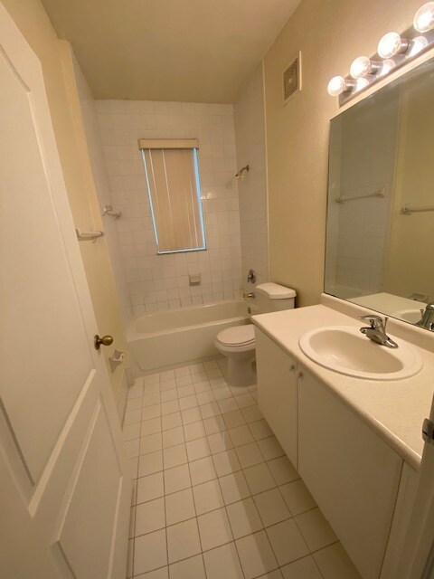 Building Photo - 1663 SE 27th Dr