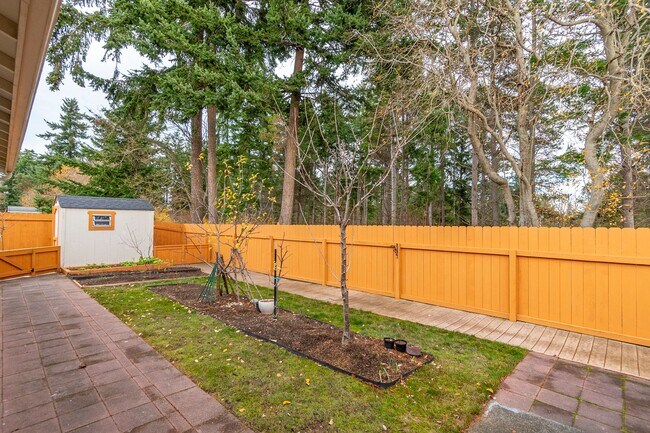 Building Photo - 3 Bedroom 2 Bathroom Home Near Fort Nugent Park!