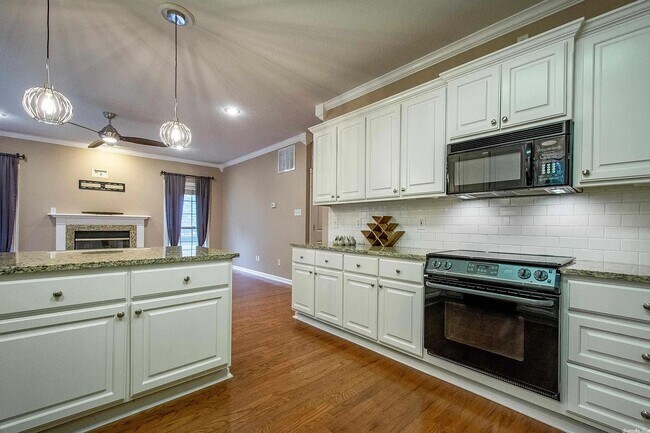 Building Photo - 20 Bouresse Dr