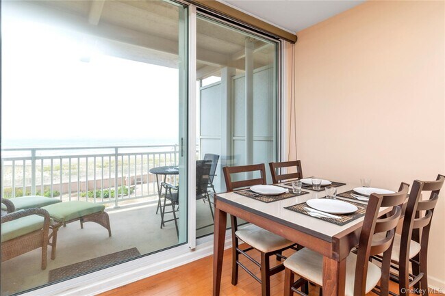 Building Photo - 830 Shore Rd