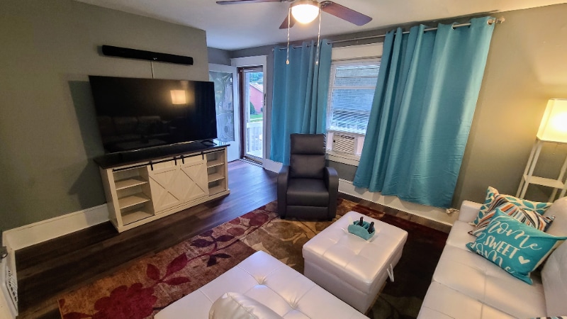 Building Photo - 191 Queen St