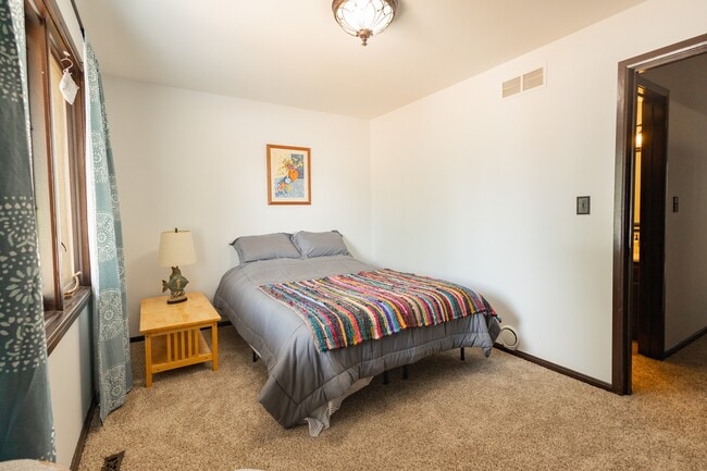 Building Photo - 3191 Sycamore Dr