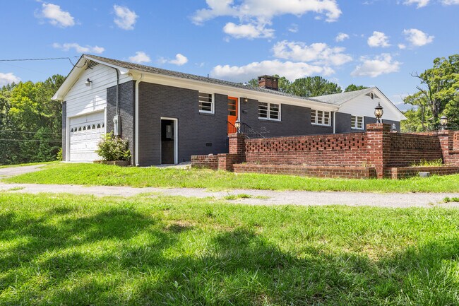 Building Photo - 1644 Sims Bridge Rd