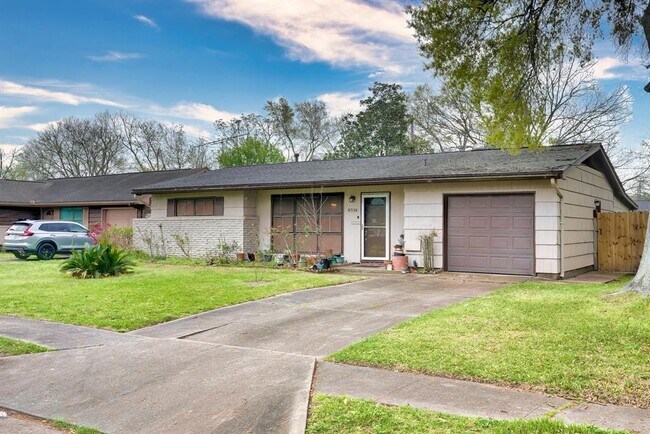 Building Photo - 8534 Dillon St