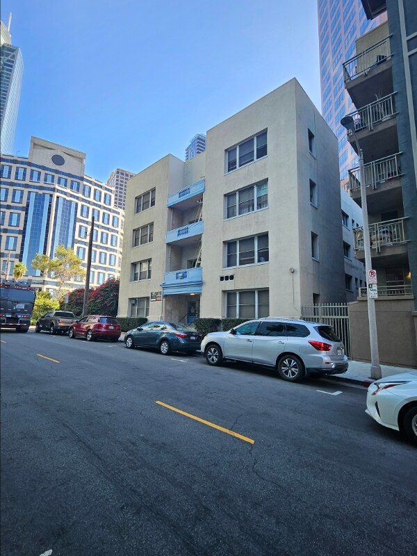 Building Photo - 1026 Ingraham St