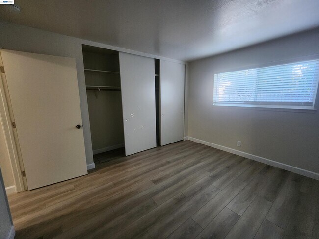 Building Photo - 1829 Rosetree Ct