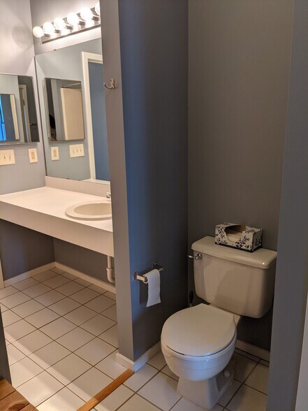 Main bath - 4496 Maryland Ave