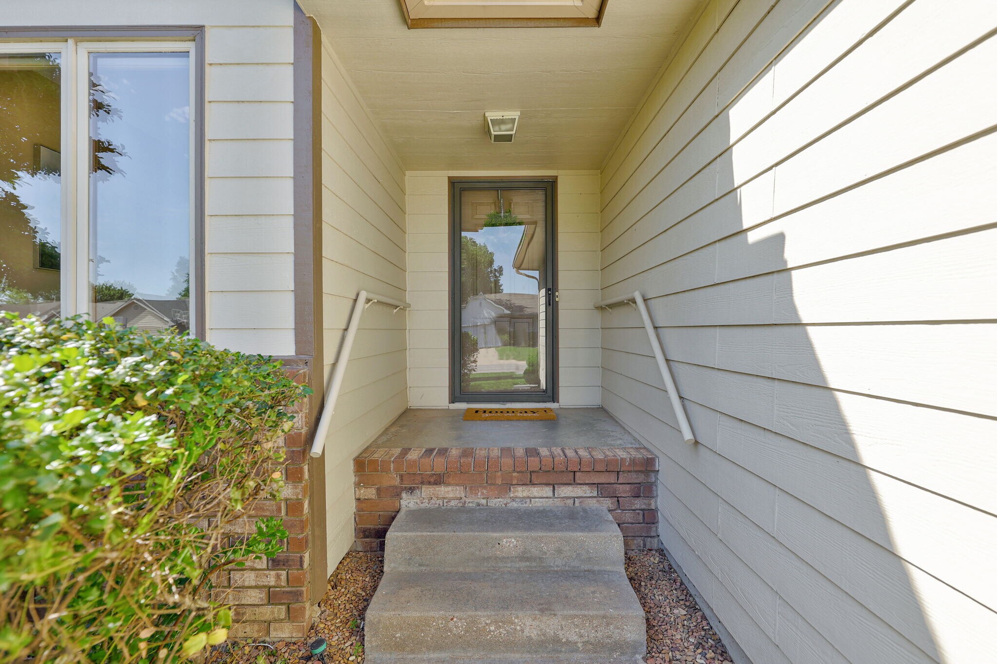 Building Photo - 10001 W Chartwell Cir
