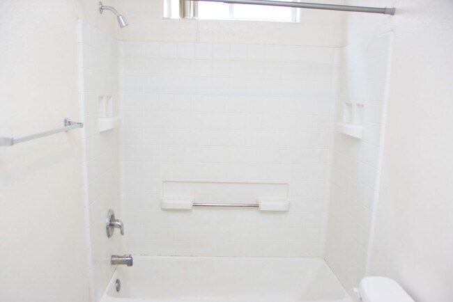Building Photo - NE GATED COMMUNITY WITH POOL