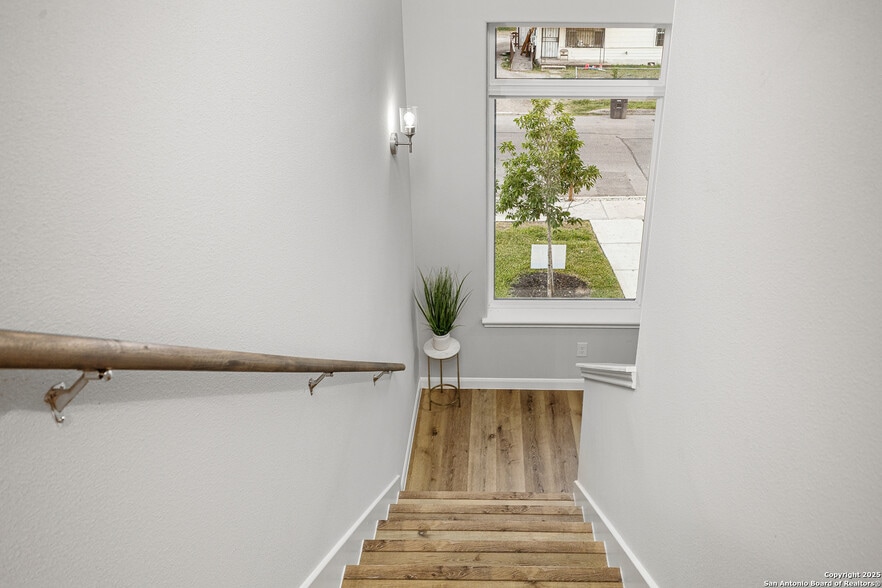 Stairs - 505 Linden Ave