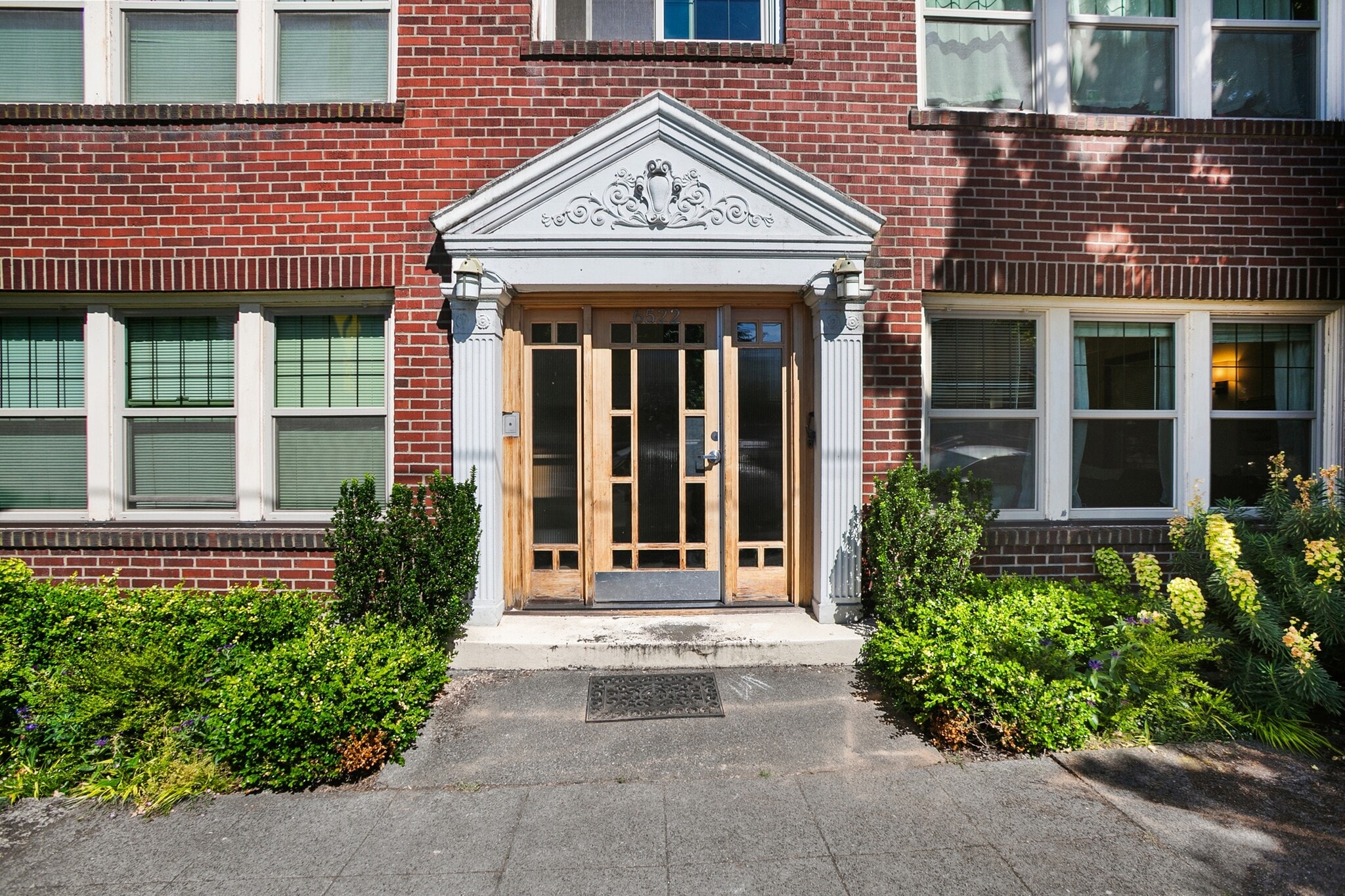Building Photo - 6522 Phinney Ave N