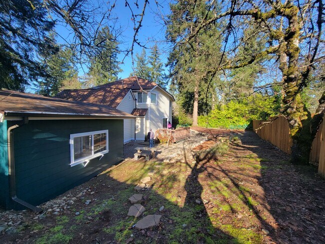 Building Photo - Newer 2 story 1761 sq ft 3 bedroom, 2 1/2 bath home with 2 car garage