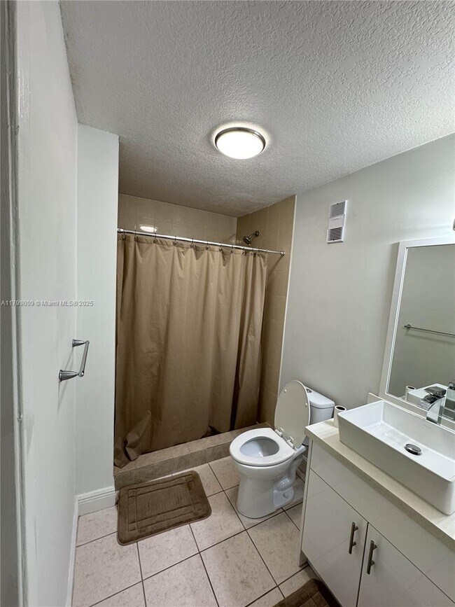 Building Photo - 10381 SW 150th Ct