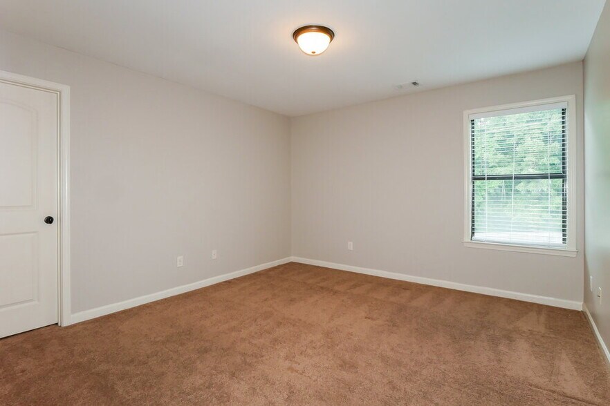 Building Photo - 65 Ridgefield Dr