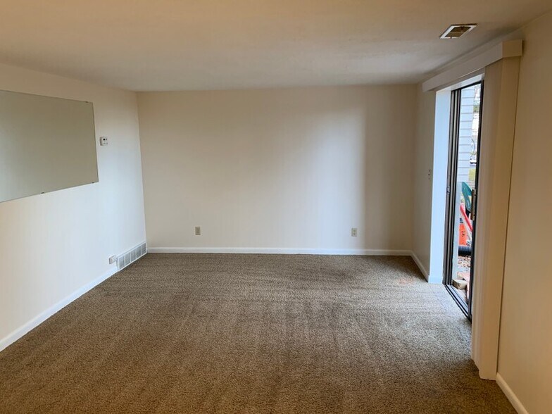 Building Photo - 720 East Side Dr