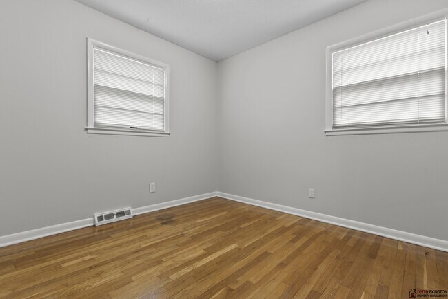 Building Photo - 2124 Violet Rd