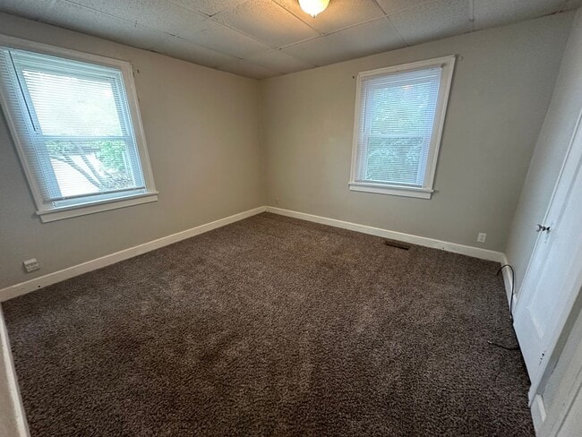 Building Photo - PRELEASING for AUGUST! Spacious 4-Bedroom Home Within Walking Distance to Ball State