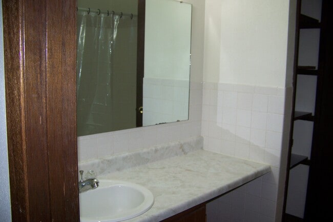 Building Photo - 111 Pin Oak Dr