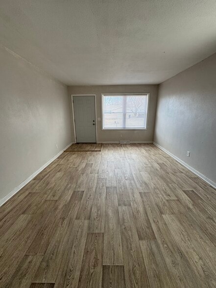 Building Photo - 671 W 64th St