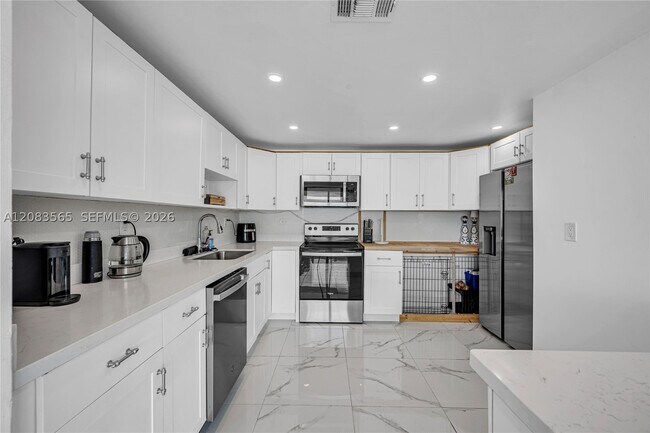 Building Photo - 7545 E Treasure Dr
