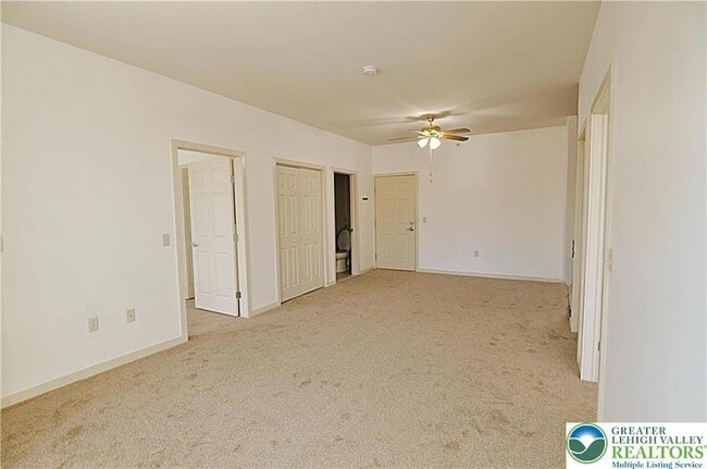 Building Photo - 2121 Hokendauqua Ave