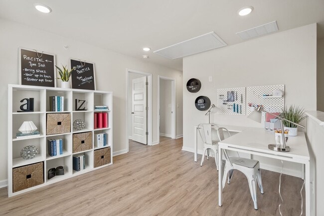 Building Photo - 3 Bedroom/2.5 Bathroom Townhome in Conyers!