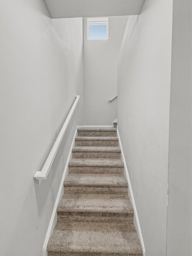 Building Photo - 2557 Plano Dr