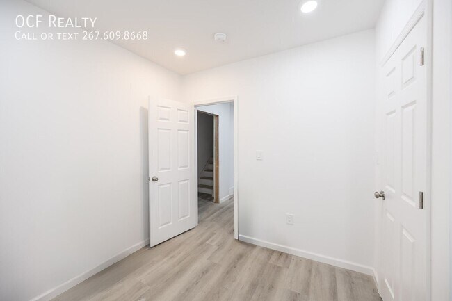 Building Photo - 948 Belmont Ave