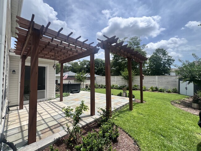 Building Photo - 1011 Sago Palm Ct