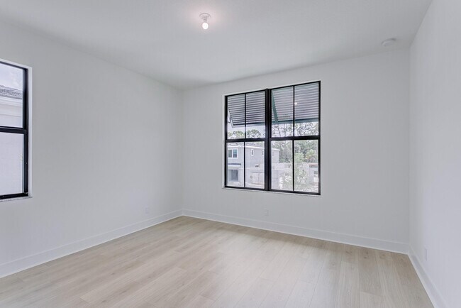 Building Photo - 13559 Artisan Cir