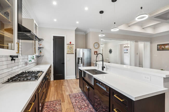 Building Photo - 5280 Warrington Dr