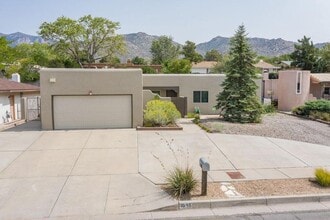 Building Photo - 1048 Monte Largo Dr NE